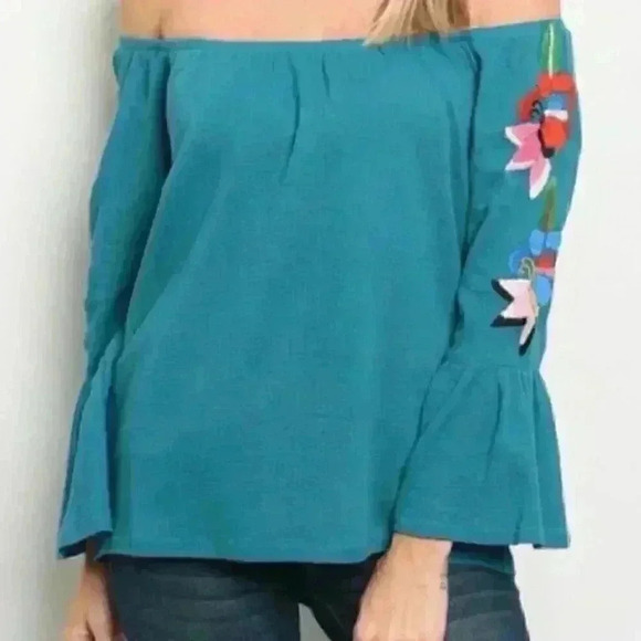 OFF SHOULDER TOP - Picture 1 of 2